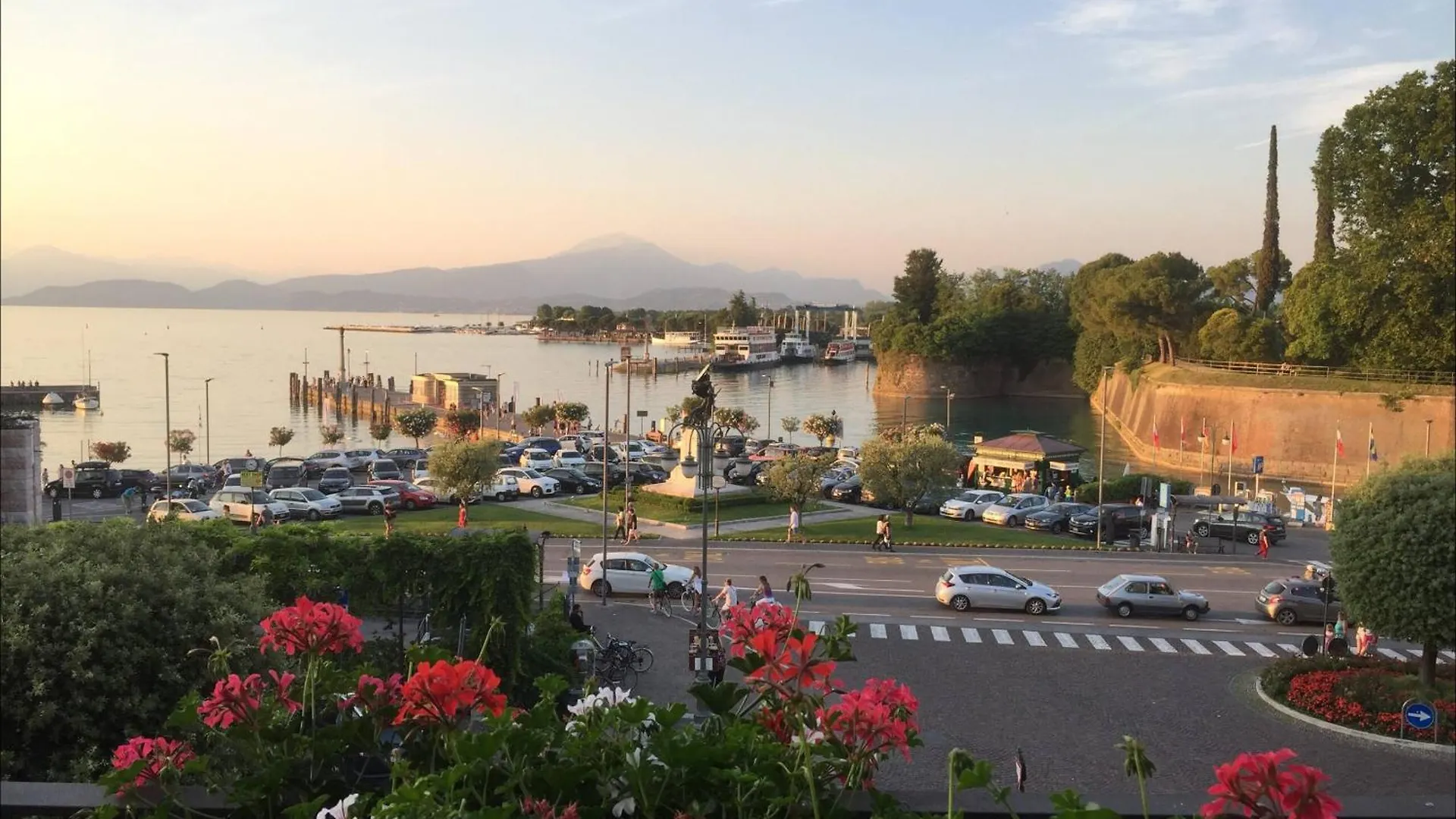 Residenza Giovanni Fronte Lago - Residence Garda Lago Peschiera del Garda