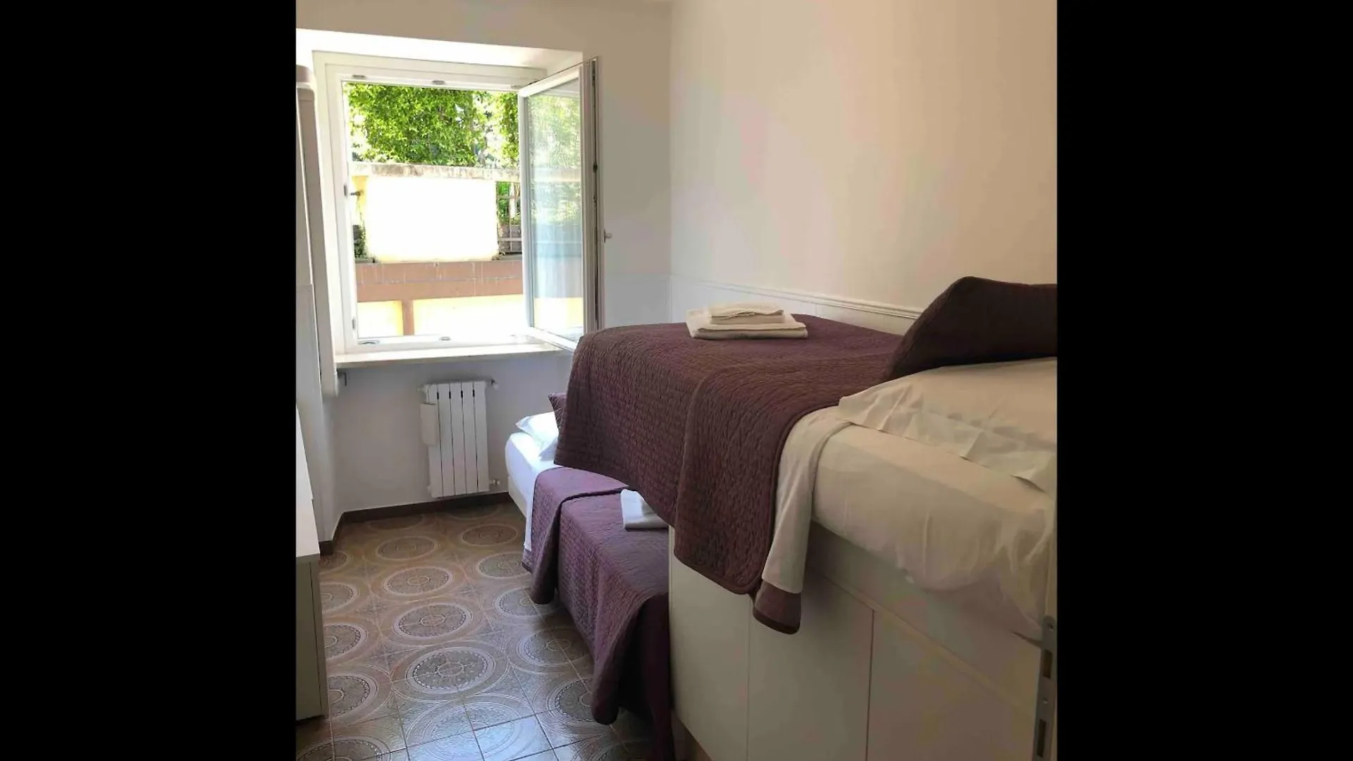 Apartment Residenza Giovanni Fronte Lago - Residence Garda Lago Peschiera del Garda Italy