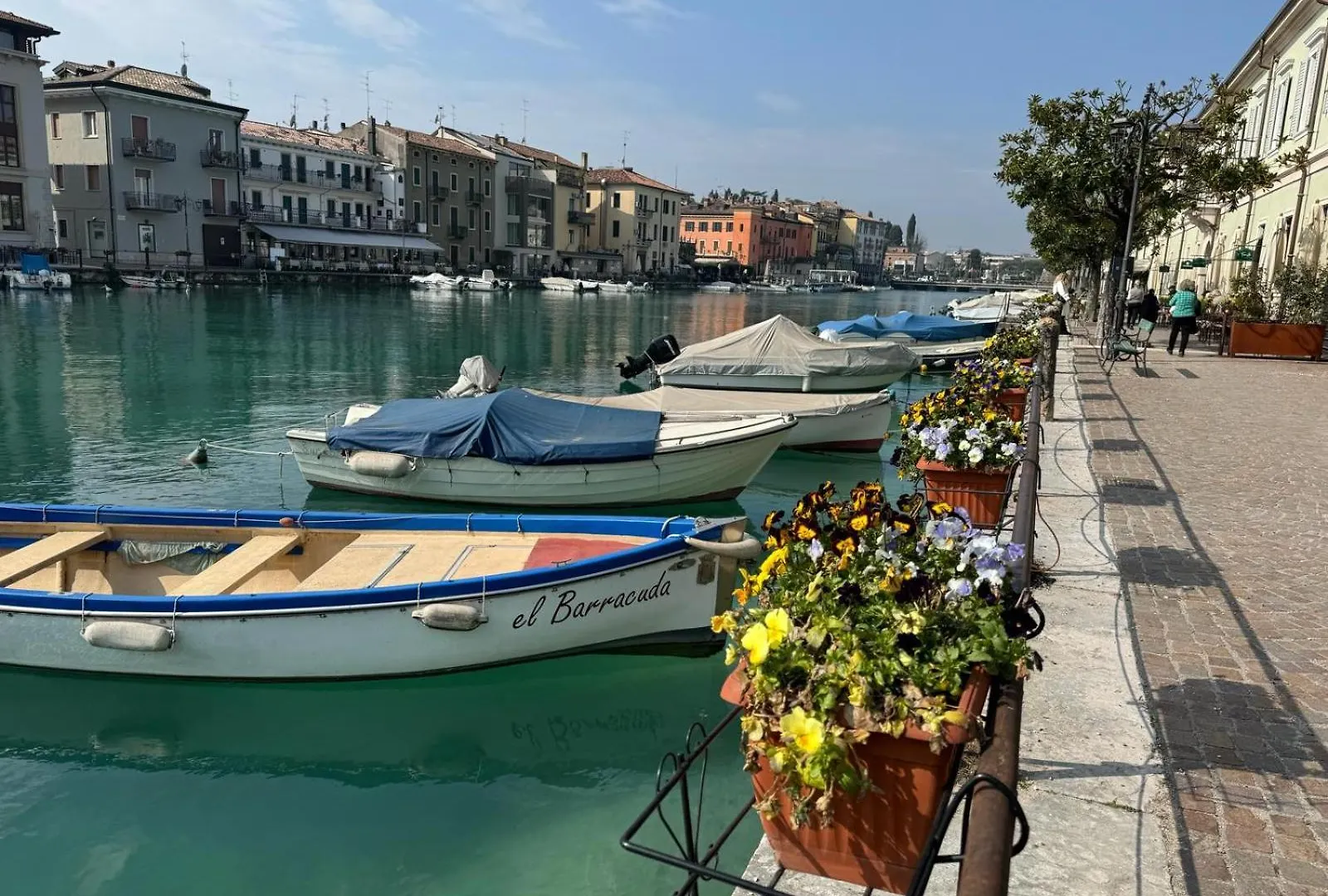 Residenza Giovanni Fronte Lago - Residence Garda Lago Peschiera del Garda 0*,  Italy