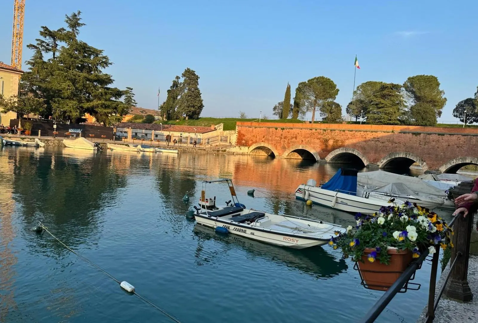Apartment Residenza Giovanni Fronte Lago - Residence Garda Lago Peschiera del Garda Italy