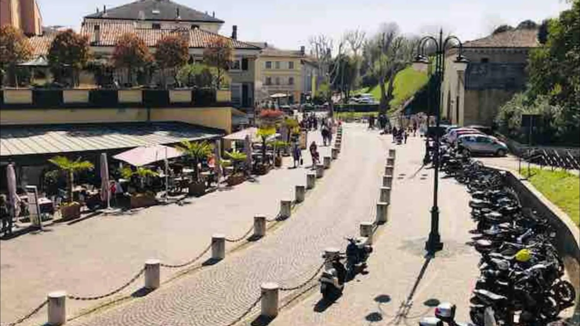 Apartment Residenza Giovanni Fronte Lago - Residence Garda Lago Peschiera del Garda Italy