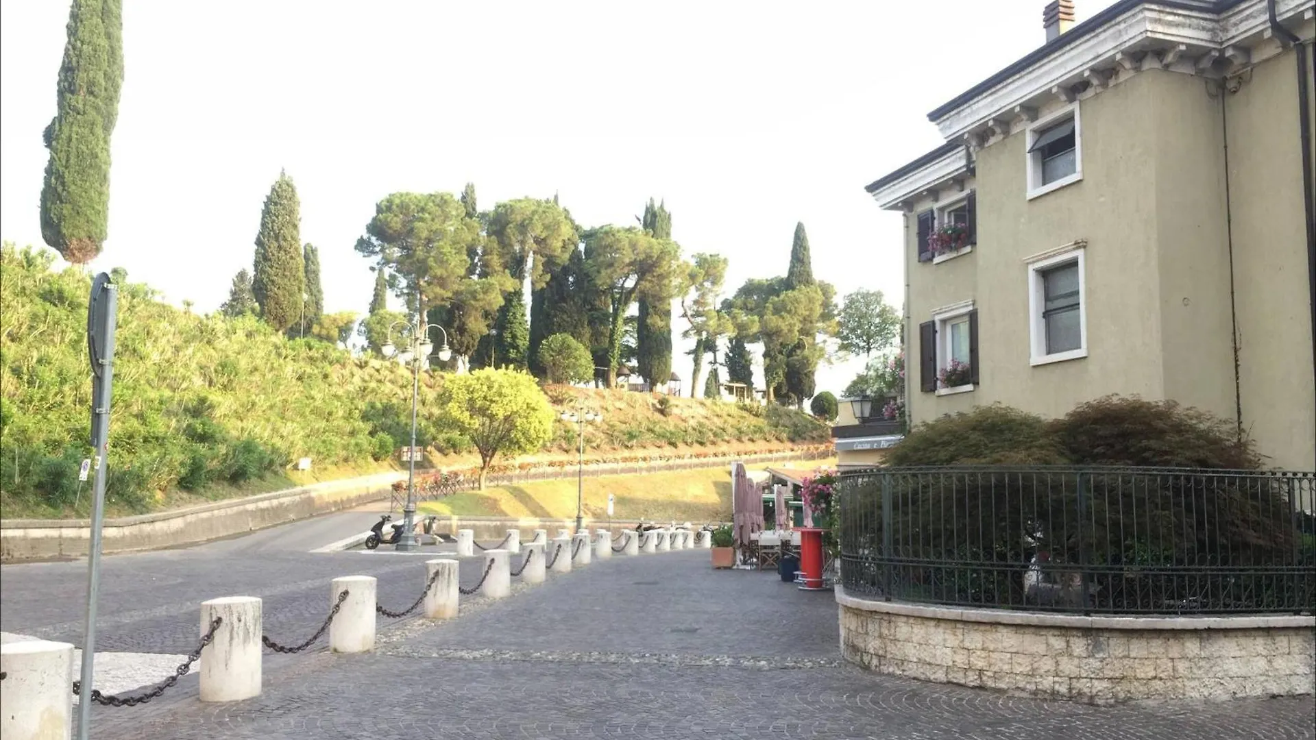 Residenza Giovanni Fronte Lago - Residence Garda Lago Peschiera del Garda 0*,  Italy