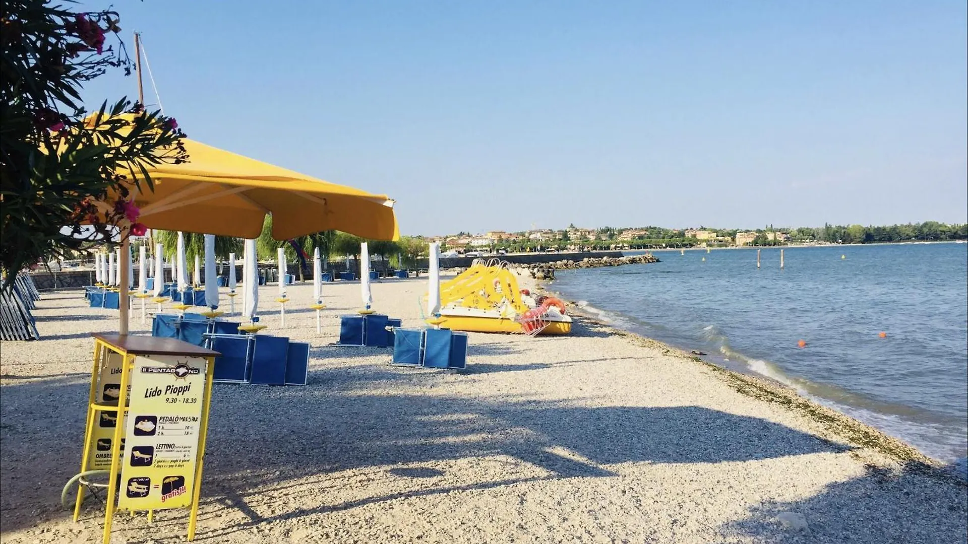 Apartment Residenza Giovanni Fronte Lago - Residence Garda Lago Peschiera del Garda Italy