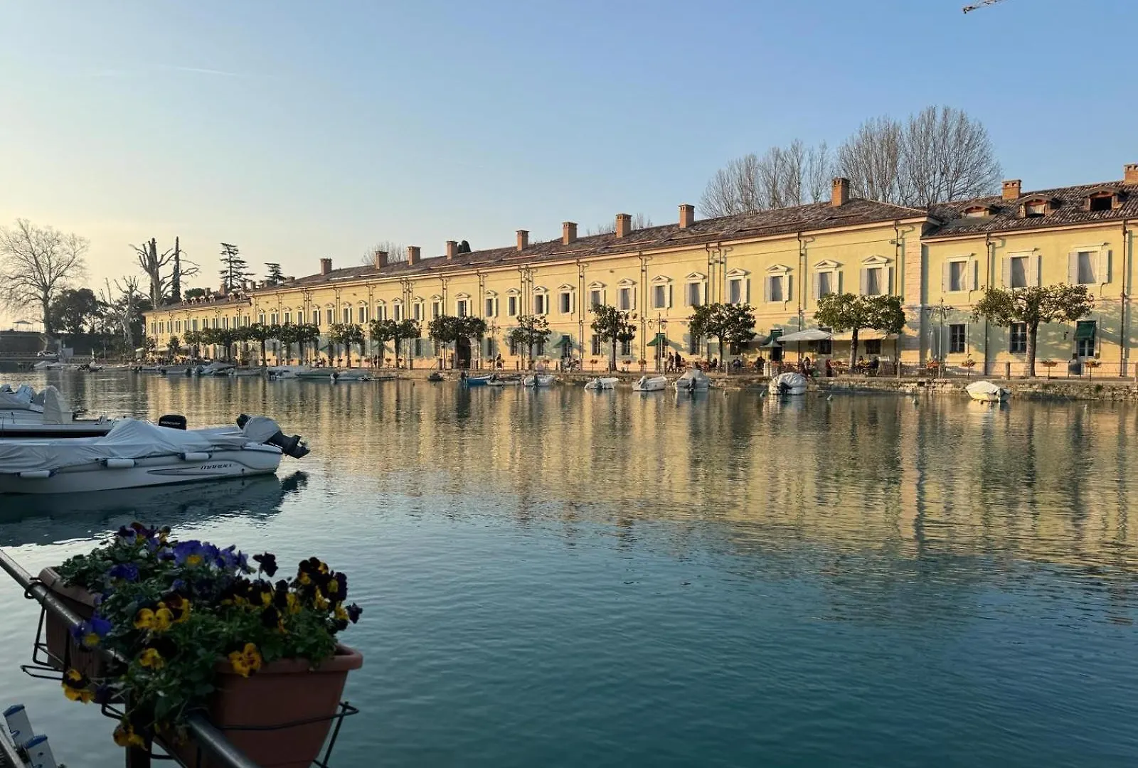 Apartment Residenza Giovanni Fronte Lago - Residence Garda Lago Peschiera del Garda